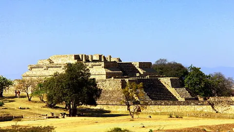 “欧洲冠军联赛对决：埃因霍温迎战尤文，上届决赛裁判温契奇再度执掌哨音”